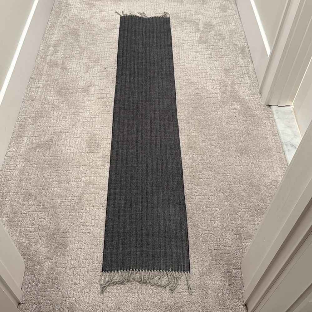 Veronz acrylic gray herringbone scarf